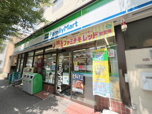 ファミリーマート梅里二丁目店まで60ｍ
