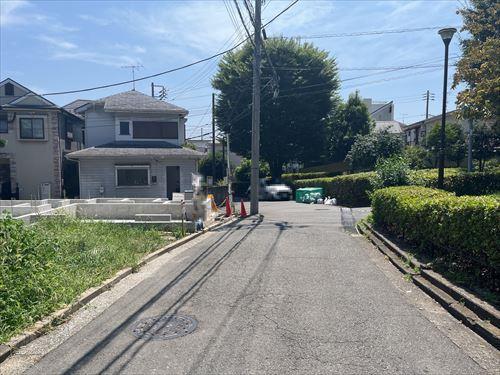 前面道路（北西側から撮影）