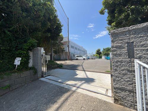 生麦中学校まで840ｍ