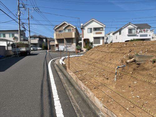 西側前面道路（物件・右）