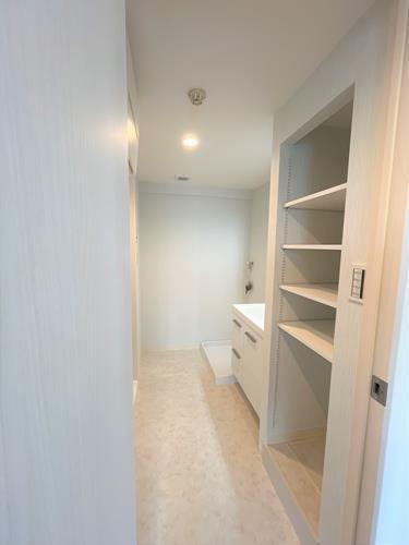 洗面所（収納棚付）