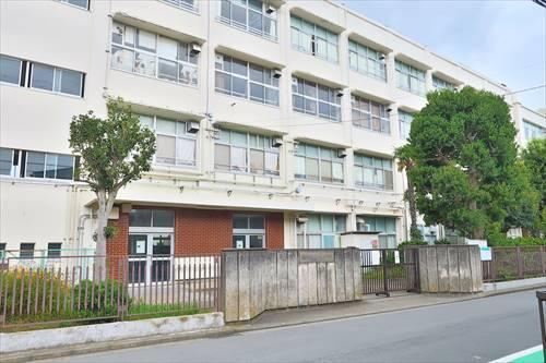 横浜市立泉が丘中学校まで670m