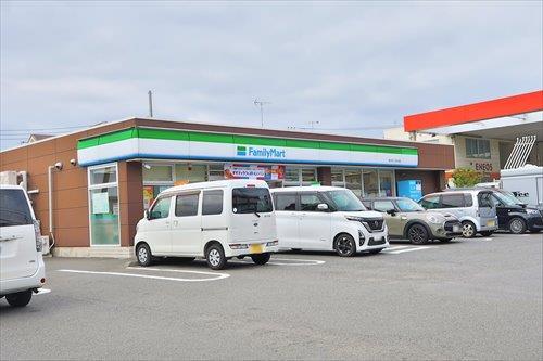 ファミリーマート泉かまくらみち店940m