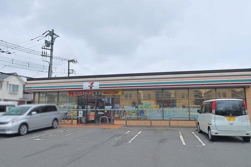 セブンイレブン横浜阿久和山谷店180ｍ