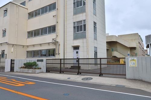 横浜市立原中学校まで690ｍ