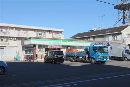 ファミリーマート深見西一丁目店380m