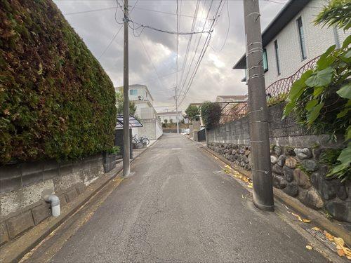 前面道路（北東側から撮影）