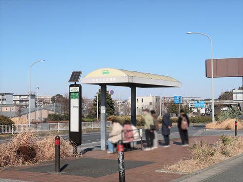 バス停「新桜ケ丘保育園」徒歩3分