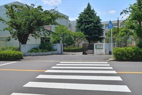 藤沢市立滝の沢中学校まで390m