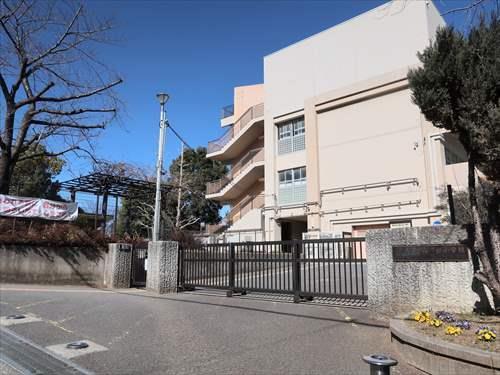 横浜市立森の台小学校まで1300m