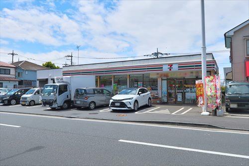セブンイレブン横浜川和台店まで80m