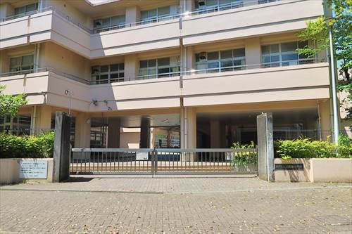 横浜市立川和東小学校まで670m