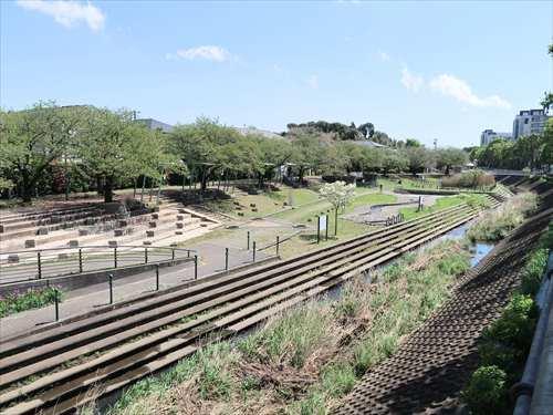 和泉川「地蔵原の水辺」まで1300m