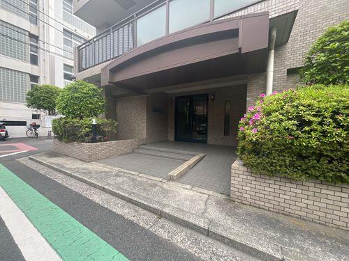 エントランス(スロープ付き)