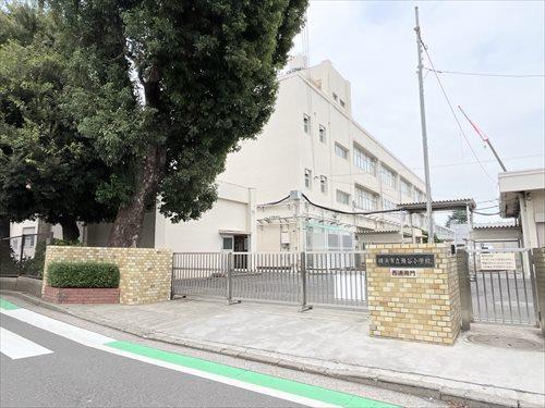 横浜市立瀬谷小学校まで690m
