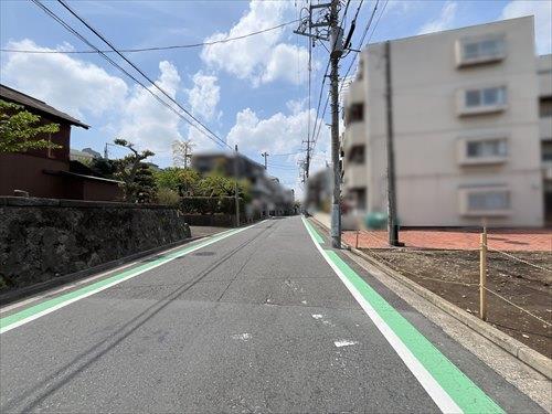 前面道路（南東側）
