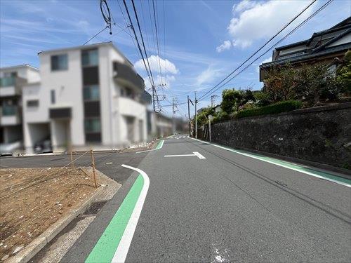 前面道路（南東側）