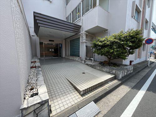 エントランス前