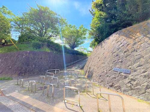 立町みはらし公園まで60ｍ