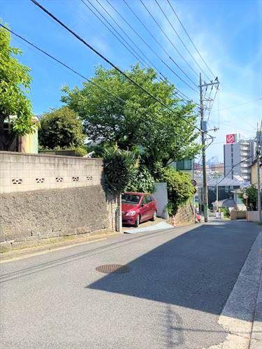 西側前面道路