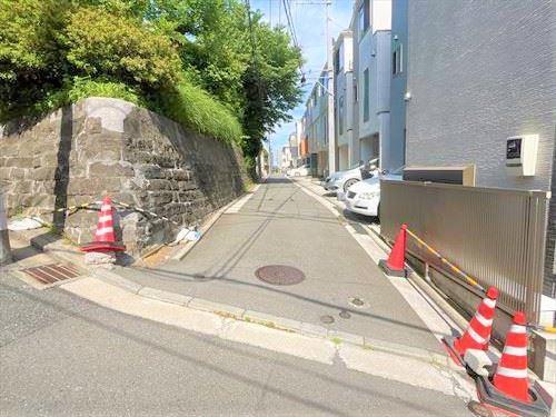 南側前面道路