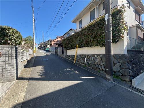 前面道路含む外観