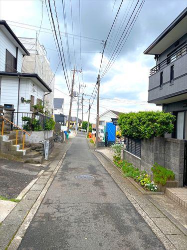 前面道路（2026年8月撮影）