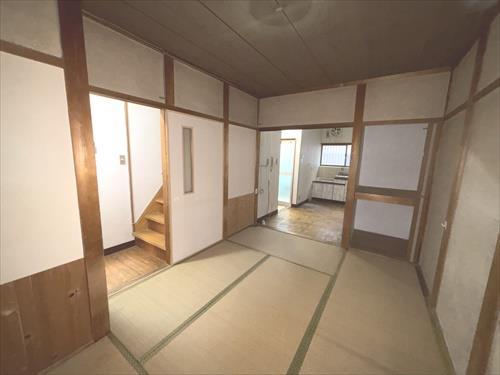 1階6帖和室です。