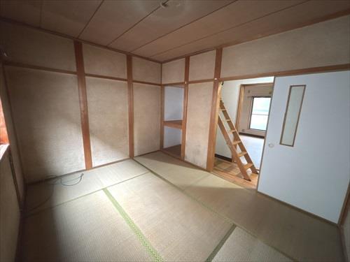 2階6帖和室です。