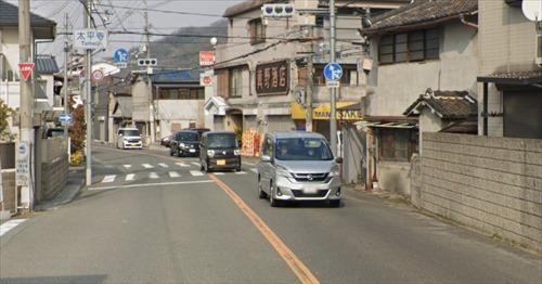 西側前面道路