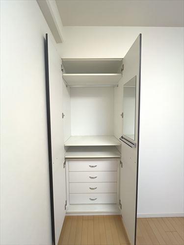 洋室２　クローゼット