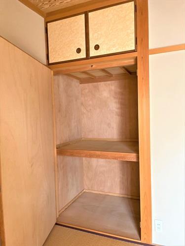 2階＿和室6帖　押し入れ