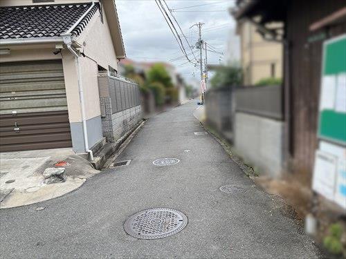西側前面道路です。