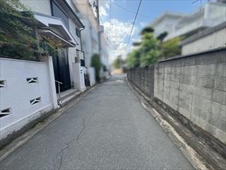 北東側道路（2026年4月撮影）