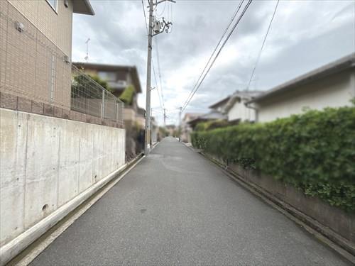 南東側道路です。