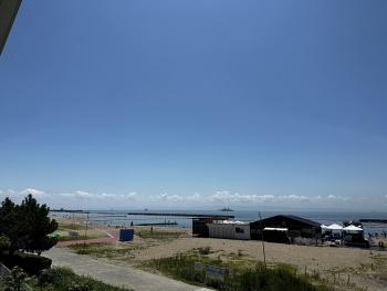 バルコニーからの眺望　（須磨海岸を一望できるオーシャンビュー）