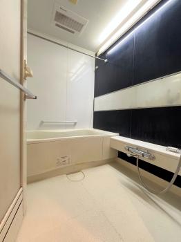 1418サイズのゆとりある浴室。雨の日の洗濯に便利な浴室換気乾燥機あり