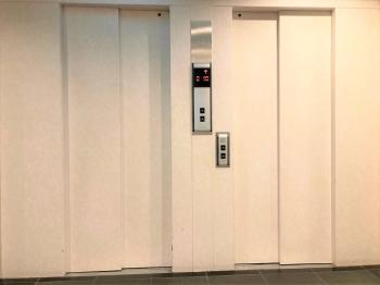 エレベーター　2基設置されております