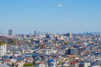 バルコニーからの眺望　晴れた日には東京スカイツリーが望めます。