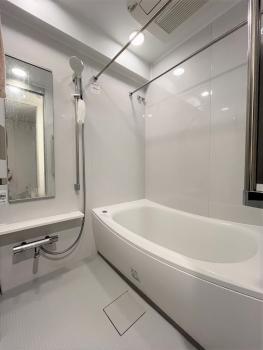 浴室換気乾燥機が備わる１３１７サイズのユニットバス
