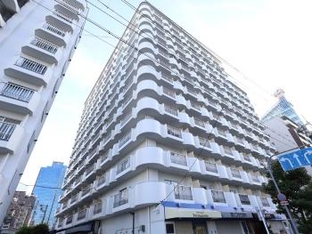 地上１４階建て、総戸数４０１戸のマンションです