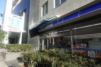 ローソン御茶ノ水店／徒歩３分（約１８０ｍ）