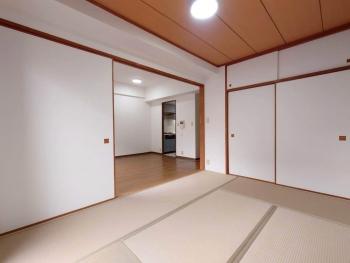 和室　クロス貼り換え済、畳表替え済、障子張替え済