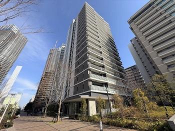 地上１８階建　総戸数１９４戸の大規模マンション（南西側）