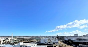 前面に大きな建物がなく開放感のあるバルコニーからの眺望