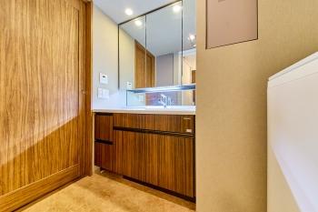 三面鏡裏収納付き洗面化粧台