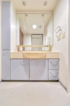 洗面化粧台（CGで作成したリフォームイメージです）