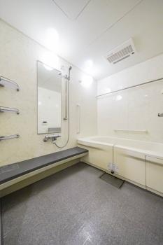 1620サイズの広々としたゆとりのある浴室　浴室乾燥機あり