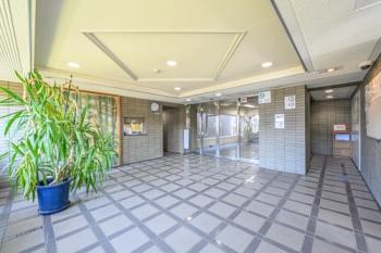 防犯面に配慮されたエントランス