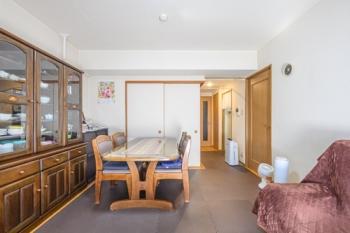 キッチンからの導線もよいリビング